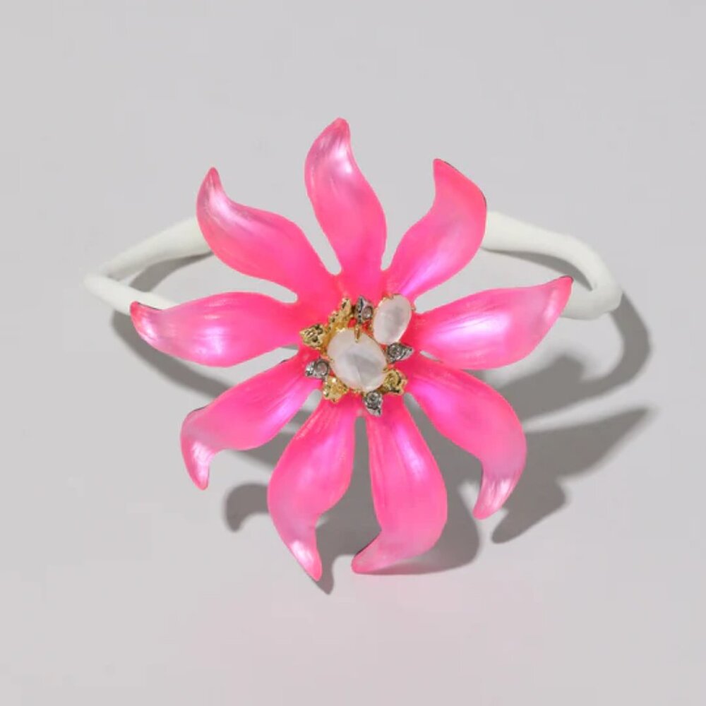 ALEXIS BITTAR Lily Lucite Flower Cuff Bracelet in Magic Magenta Sz 6.75 - Picture 5 of 5